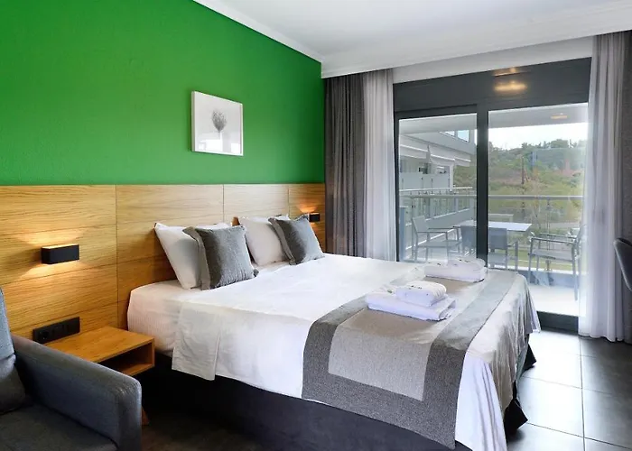 Botanica Luxury Neos Marmaras